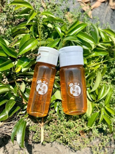 林業保育署臺東分署輔導蜂農以自然熟方式產蜜，並推出「蜜源林海」品牌包裝對外銷售