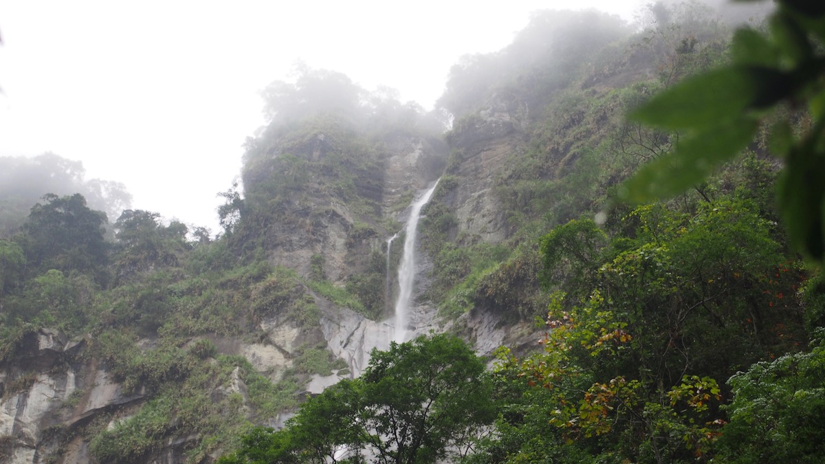 麻荖漏步道一隅-瀑布