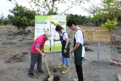 臺東林管處與跨國美妝品牌合作 再度攜手植樹營造海岸原生綠