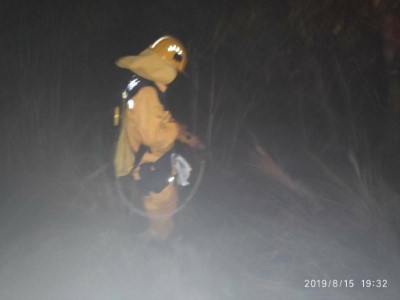 綠島2530號保安林森林火災  空中及地面三維空間滅火部署 火災已控制熄滅