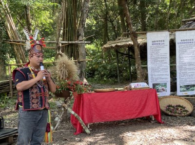 達魯瑪克部落頭目古昌宏致詞，感謝林管處三年來的陪伴及協助。