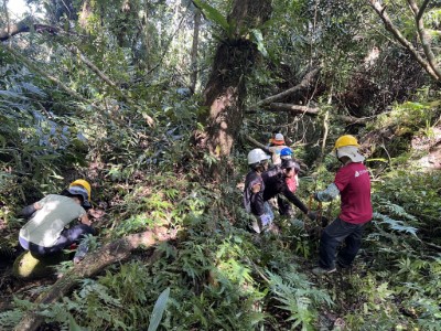 都蘭山舉辦步道學入門課，近40名學員參與手作步道