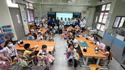 7月7日小小志工營開訓，臺東分署與小小志工們大合照
