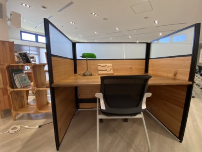未來在示範基地將提供建材、家具、工藝品等多元國產材板材及產品，以提升在地供應能量，同時扶植微型產業與工藝設計應用。