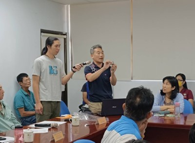 臺東分署於林農有約座談會中，介紹改良式獵具使用方式