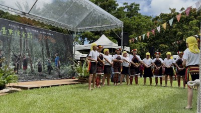 2025「漫遊知森 × 臺東慢食節」開幕儀式卡大地布Iralrak樂團表演