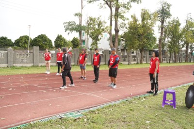 術科測驗-負重跑走。