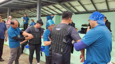 術科測驗-負重跑走。