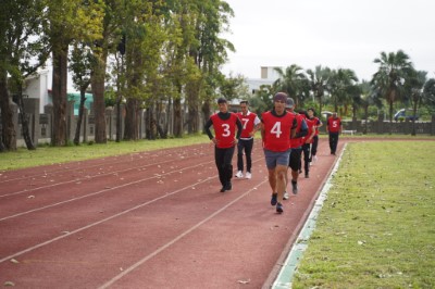 術科測驗-負重跑走。