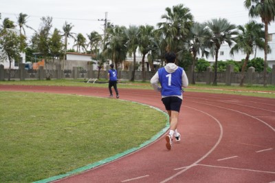 術科測驗-負重跑走。