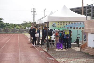 術科測驗-負重跑走。