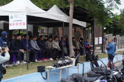 術科測驗-騎乘循環檔車。