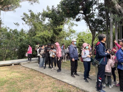 許多民眾一早來到鯉魚山步道參加集章活動