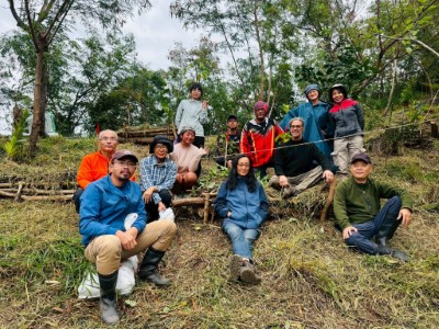 透過植生護坡能有效促進雨水入滲、改善土壤保水條件，讓植被得以生長