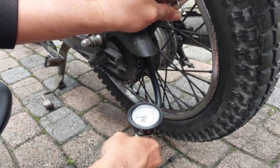 成功工作站針對保林機車胎壓進行全面檢測。