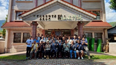 關山站主任交接儀式合照。