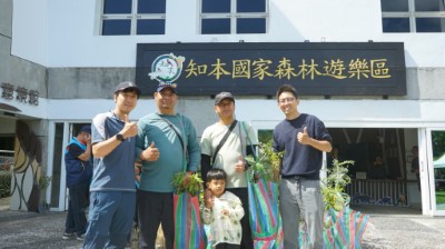 工作站贈送苗木給在地社區