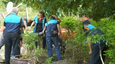 溫泉社區巡守隊現場植樹畫面